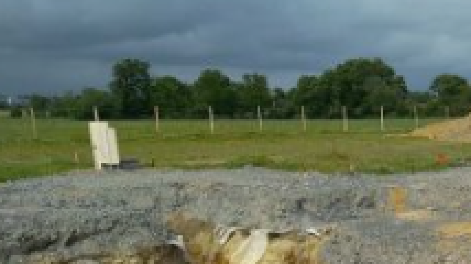 Terrain constructible de 294m2 à Nouaillé-Maupertuis/ image 1