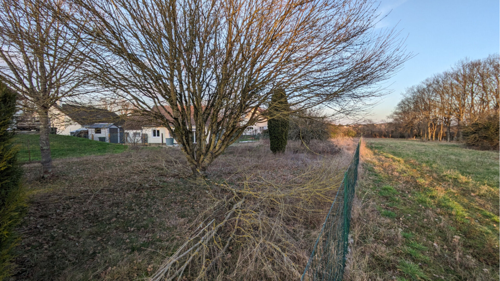 Terrain constructible de 570m2 à Pontlevoy/ image 1