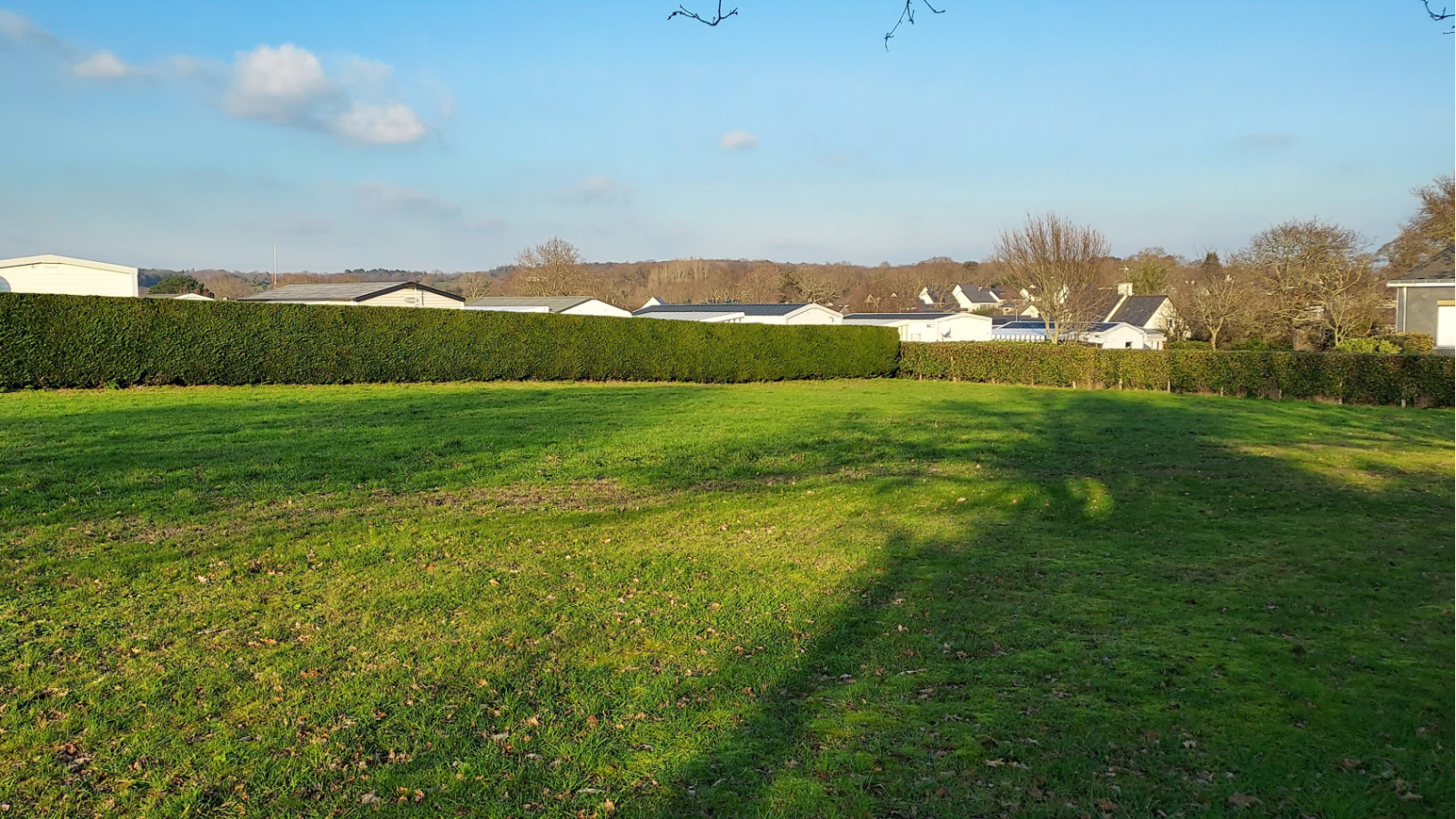Terrain constructible de 236m2 à Crevin/ image 1