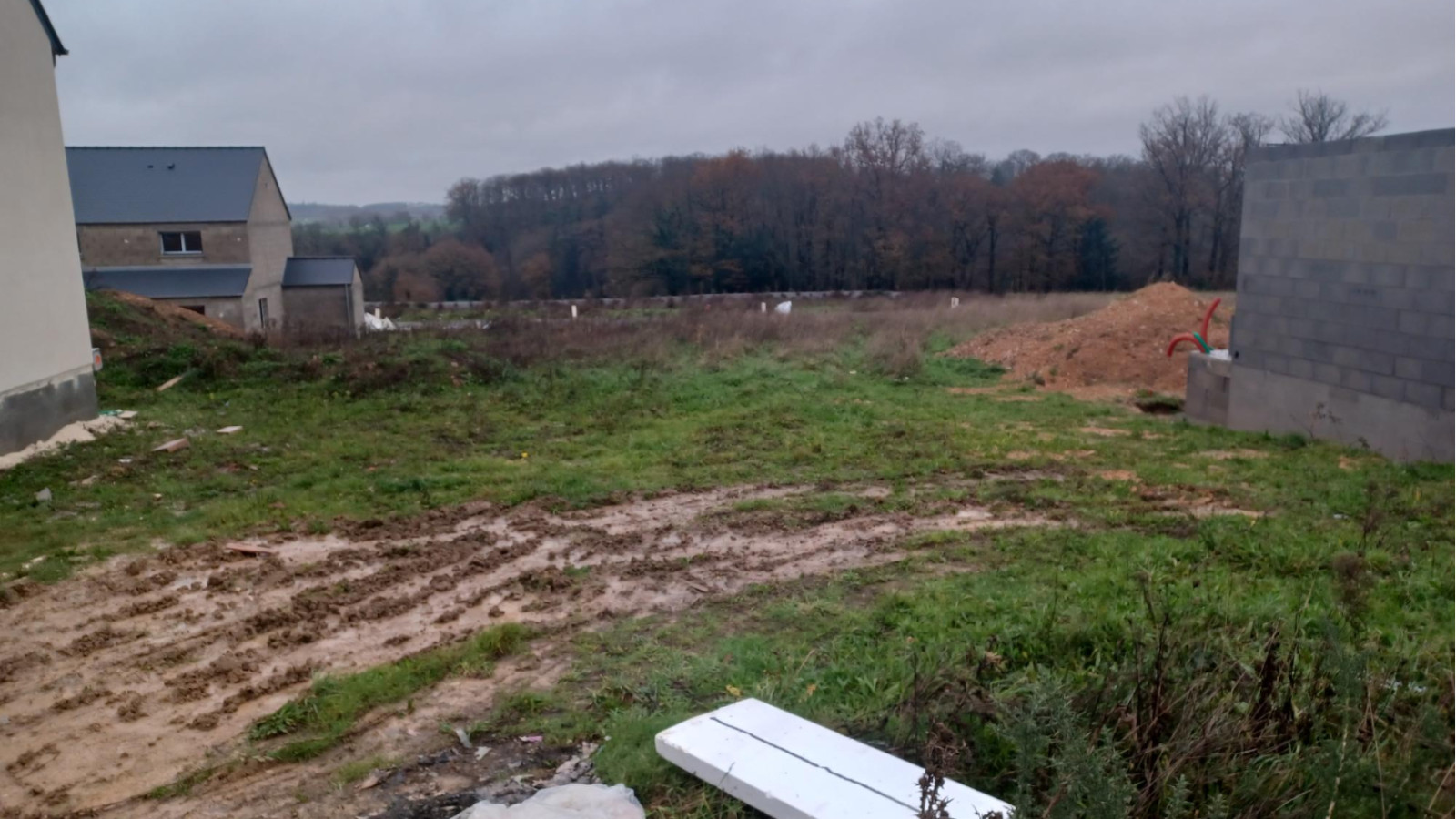Terrain constructible de 486m2 à Bourg-des-Comptes/ image 1