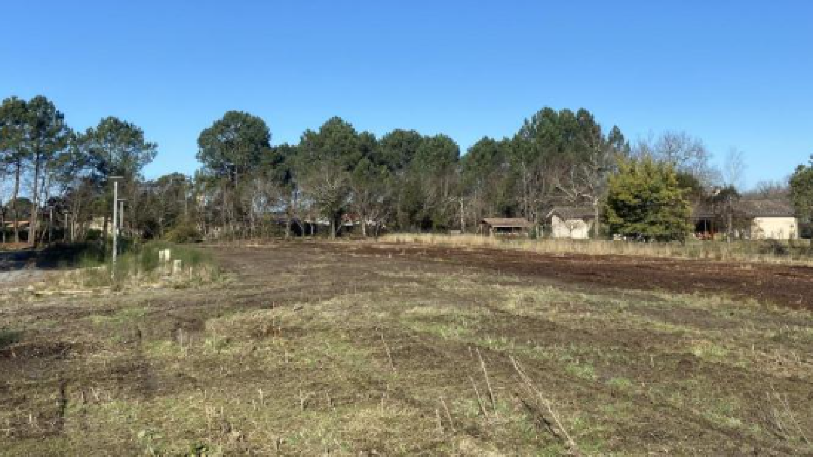 Terrain constructible de 407m2 à Arbanats/ image 1