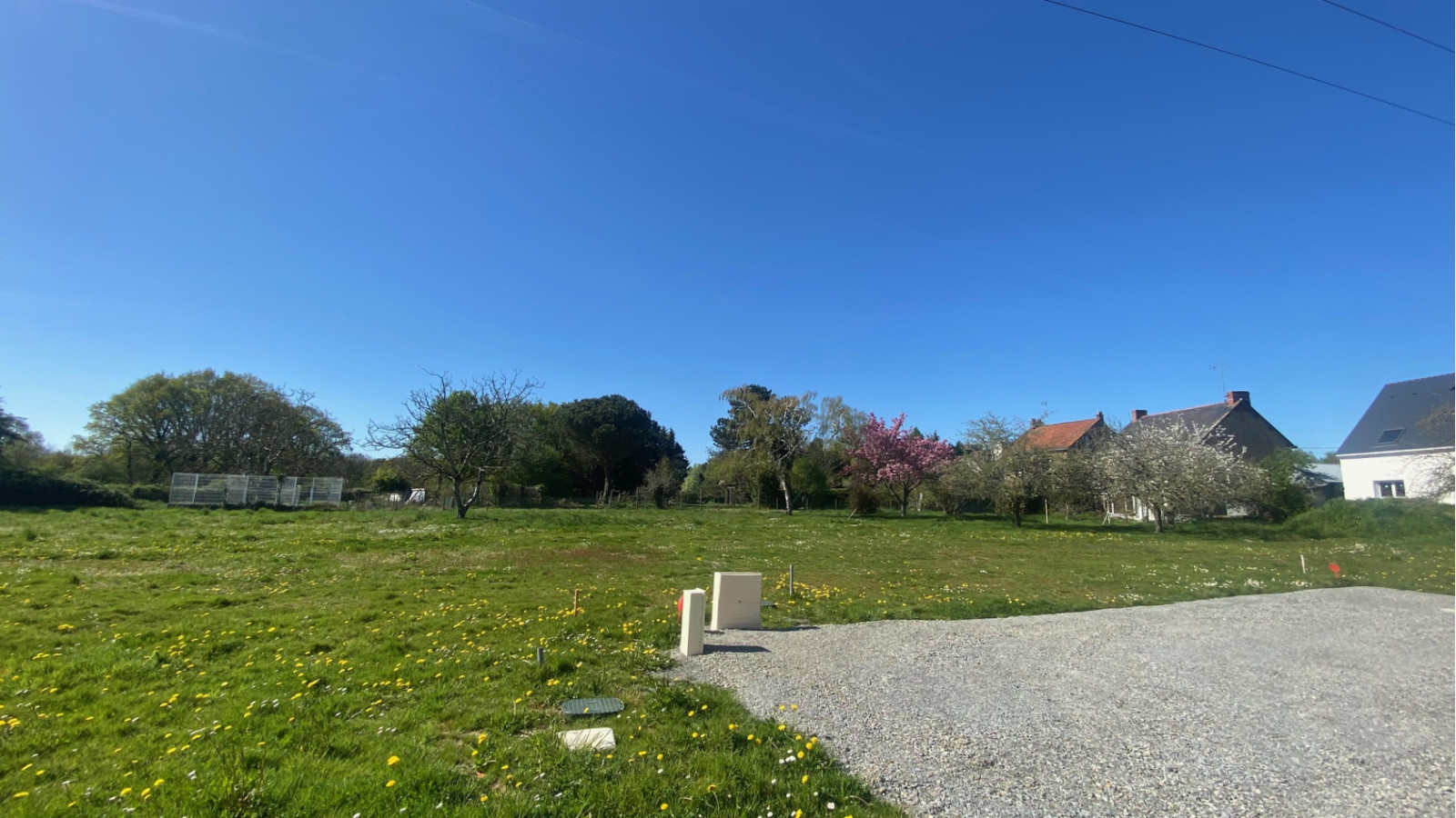 Terrain constructible de 450m2 à Donges/ image 1