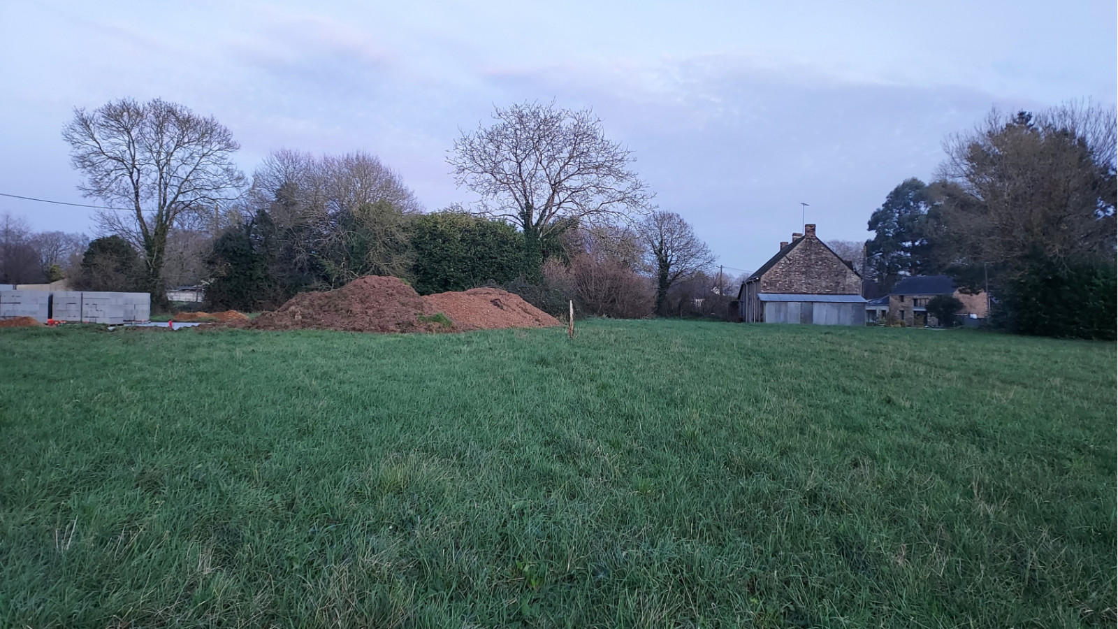 Terrain constructible de 600m2 à Sainte-Anne-sur-Brivet/ image 1