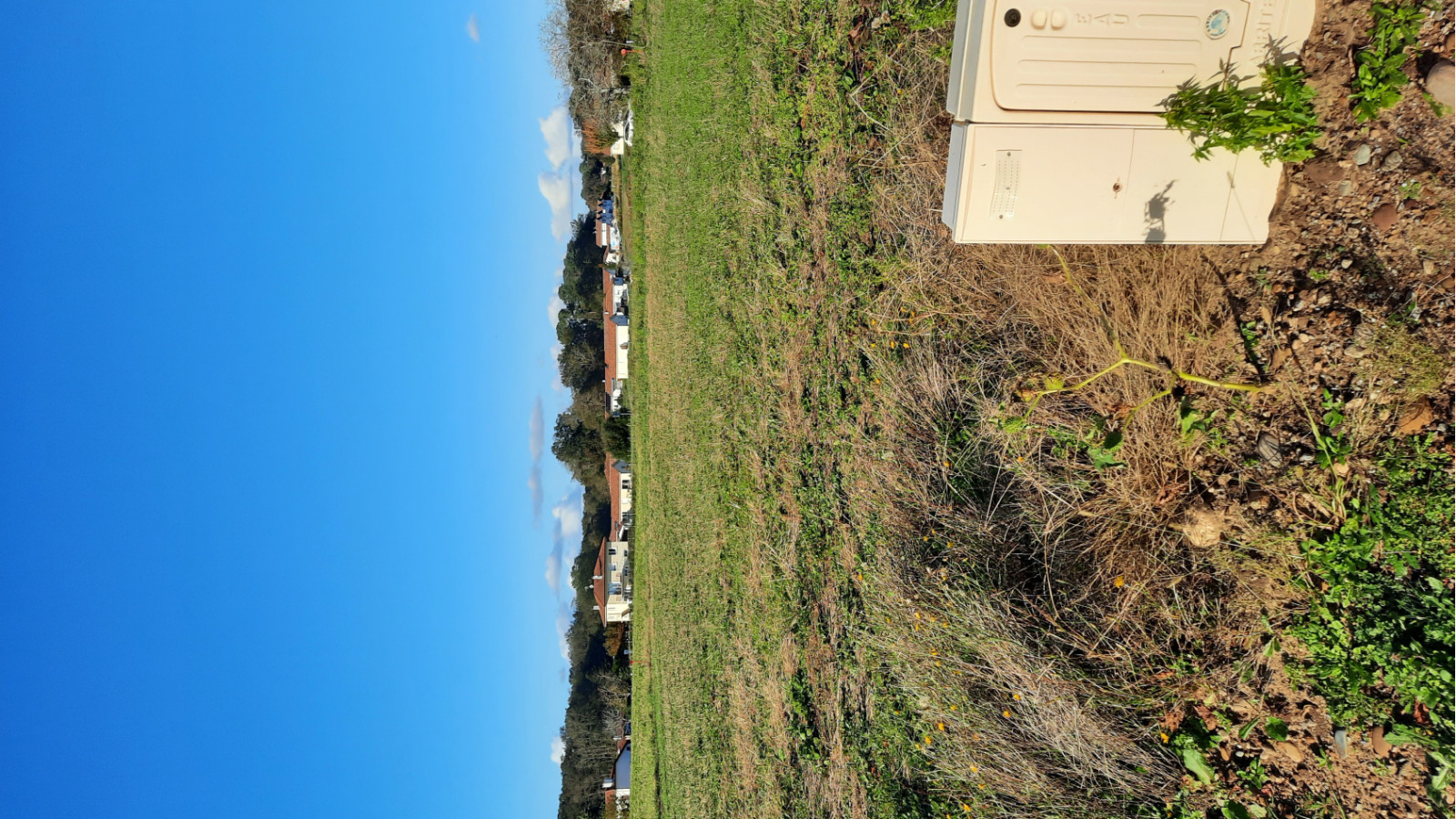 Terrain constructible de 815m2 à Sorbets/ image 1