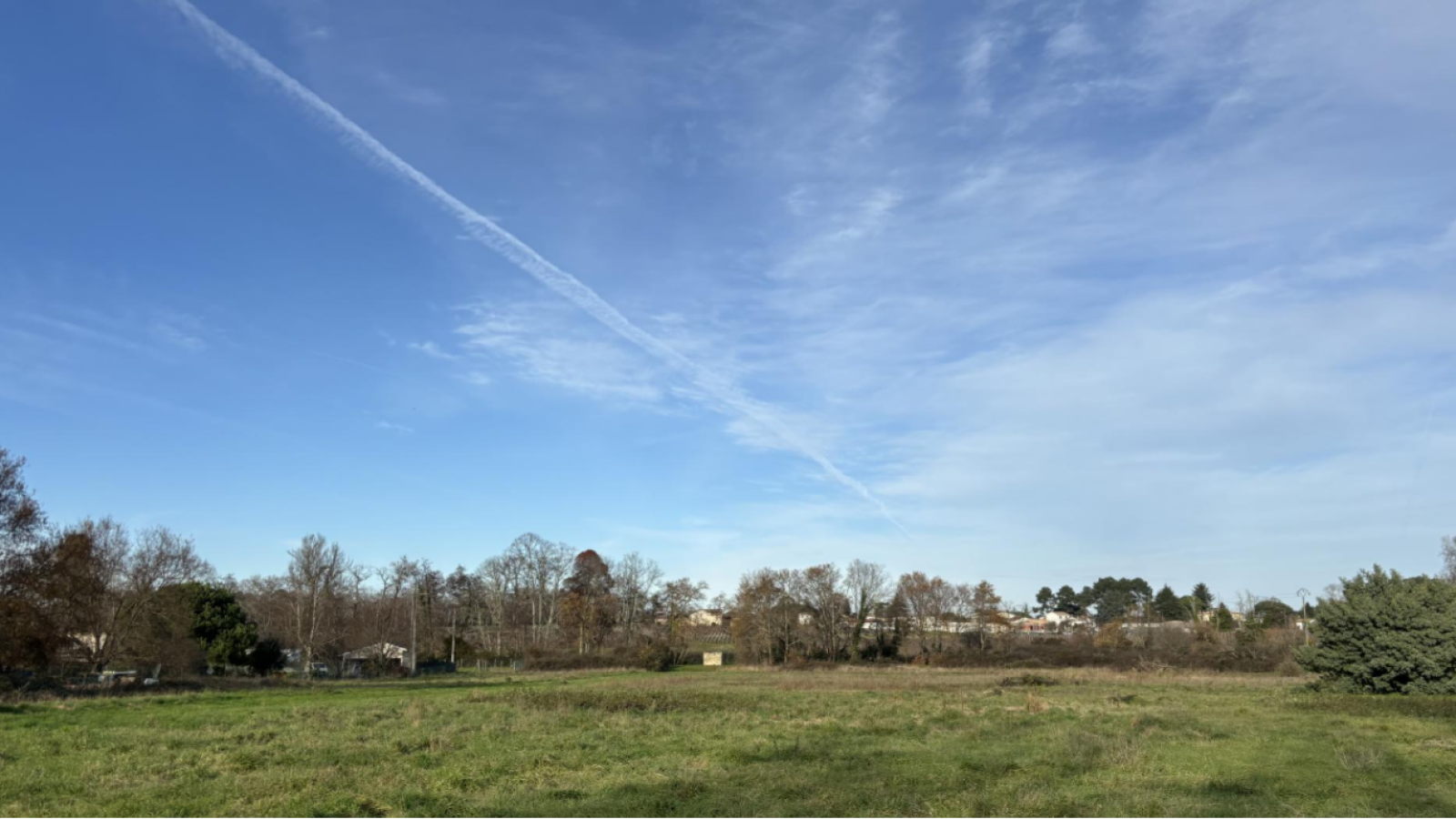 Terrain constructible de 316m2 à Abzac/ image 1