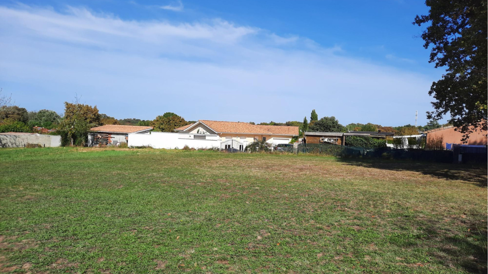 Terrain constructible de 974m2 à Saint-Denis-de-Pile/ image 1