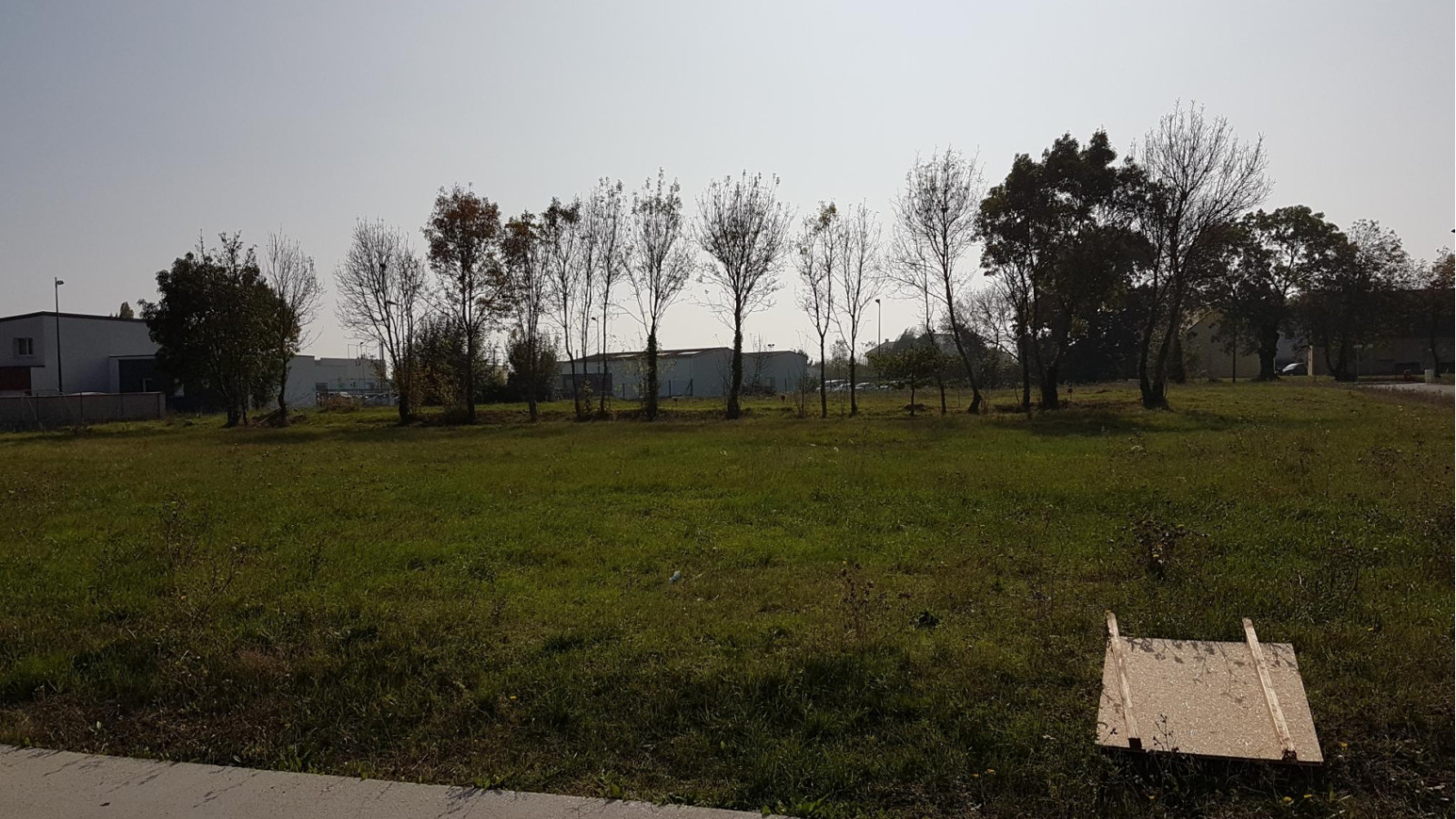 Terrain constructible de 278m2 à Le Cellier/ image 1