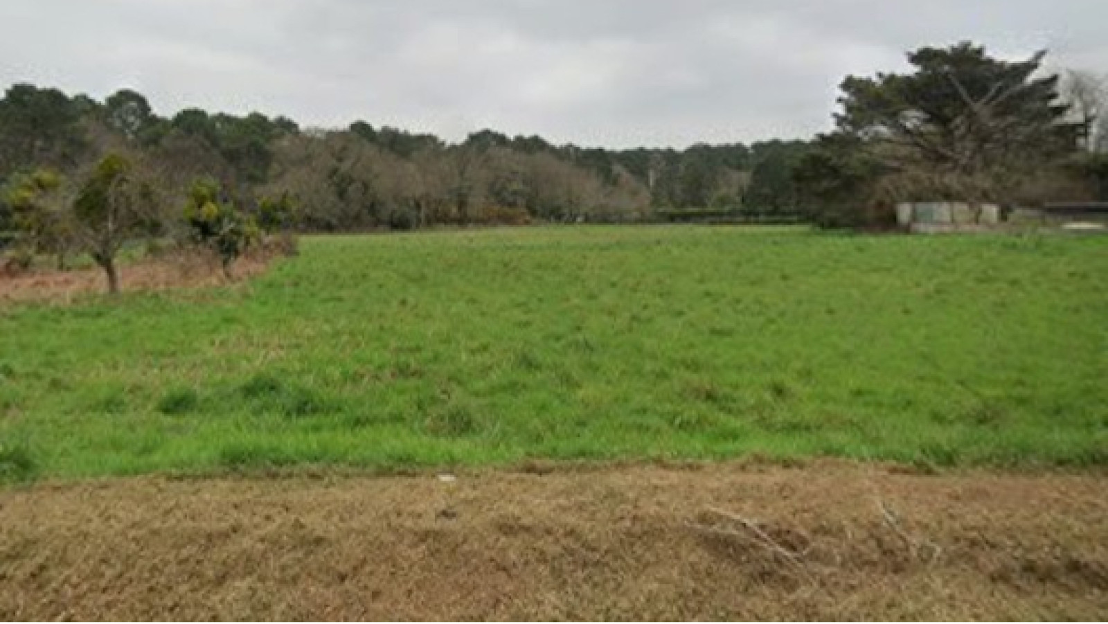 Terrain constructible de 537m2 à Plouhinec/ image 1