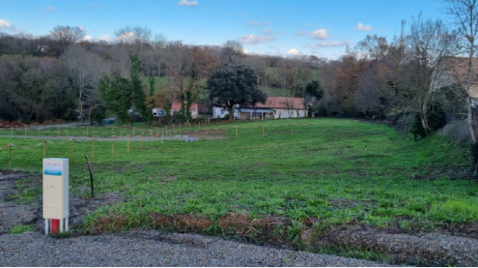 Terrain constructible de 815m2 à Le Champ-Saint-Père/ image 1