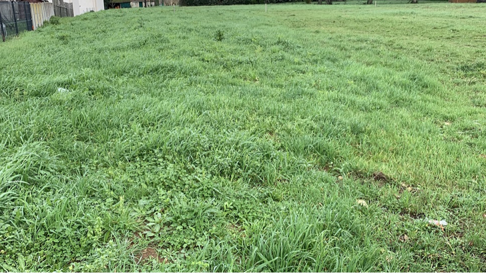 Terrain constructible de 620m2 à Saint-Seurin-sur-l'Isle/ image 1