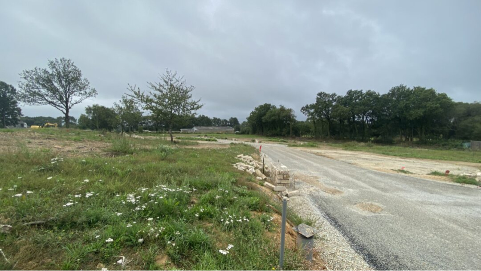 Terrain constructible de 500m2 à Locoal-Mendon/ image 1