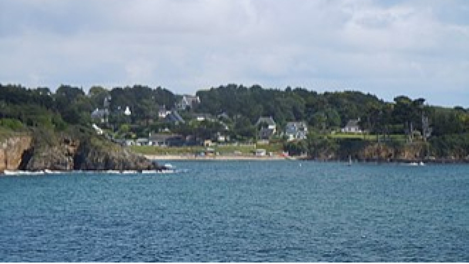 Terrain constructible de 435m2 à Moëlan-sur-Mer/ image 1