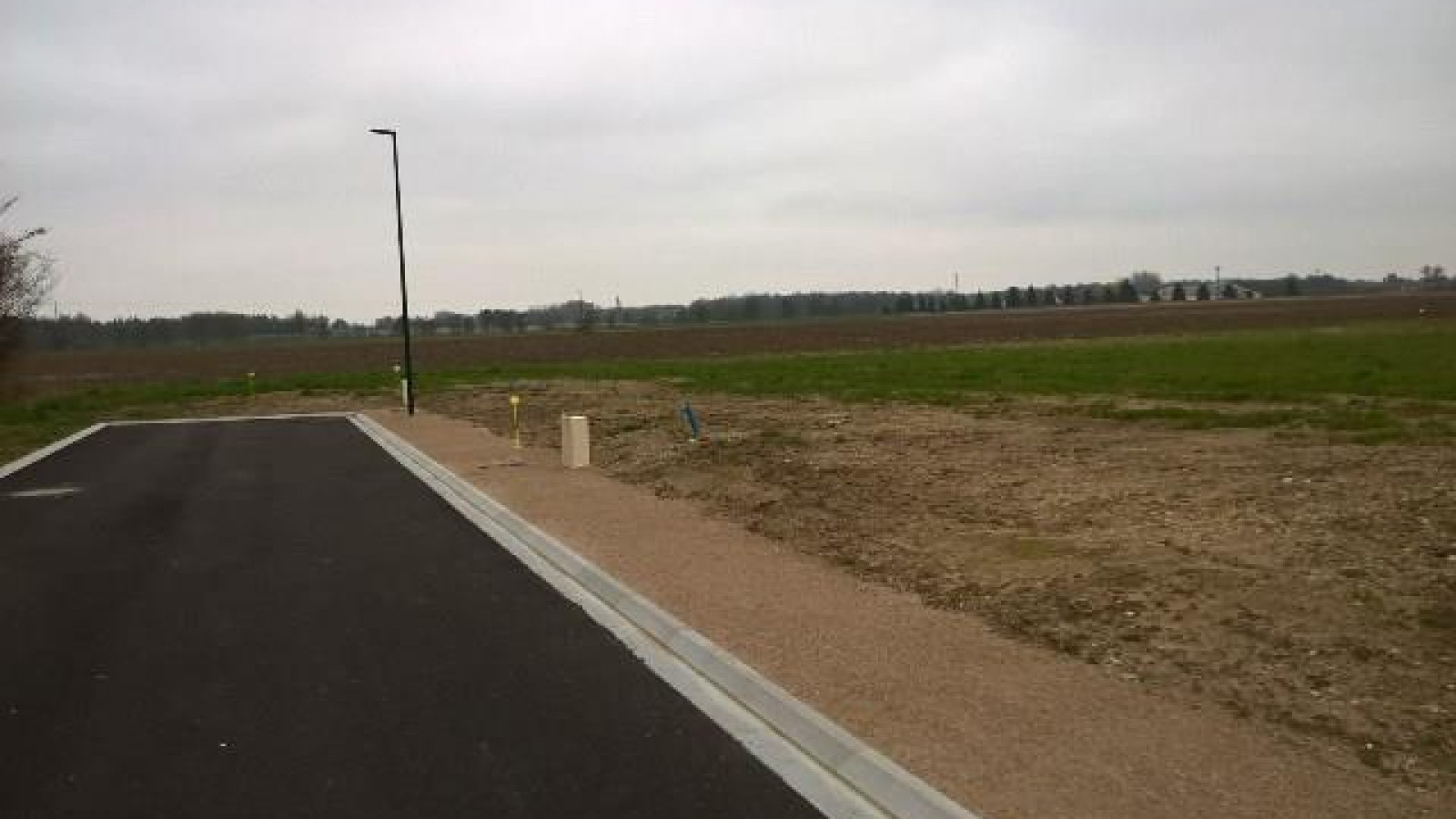 Terrain constructible de 433m2 à Pannes/ image 1