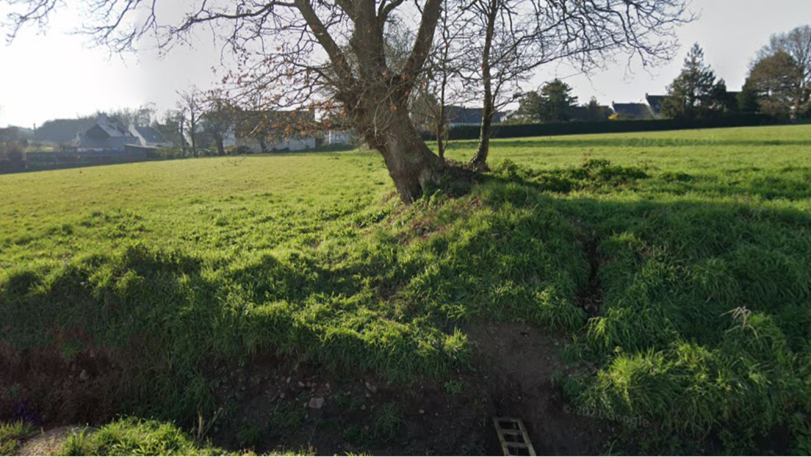 Terrain constructible de 327m2 à Caden/ image 1
