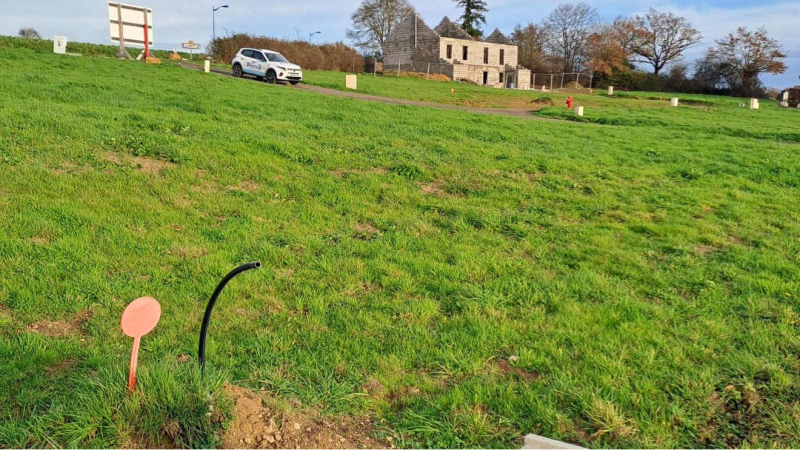 Terrain constructible de 358m2 à Val d'Erdre-Auxence/ image 1
