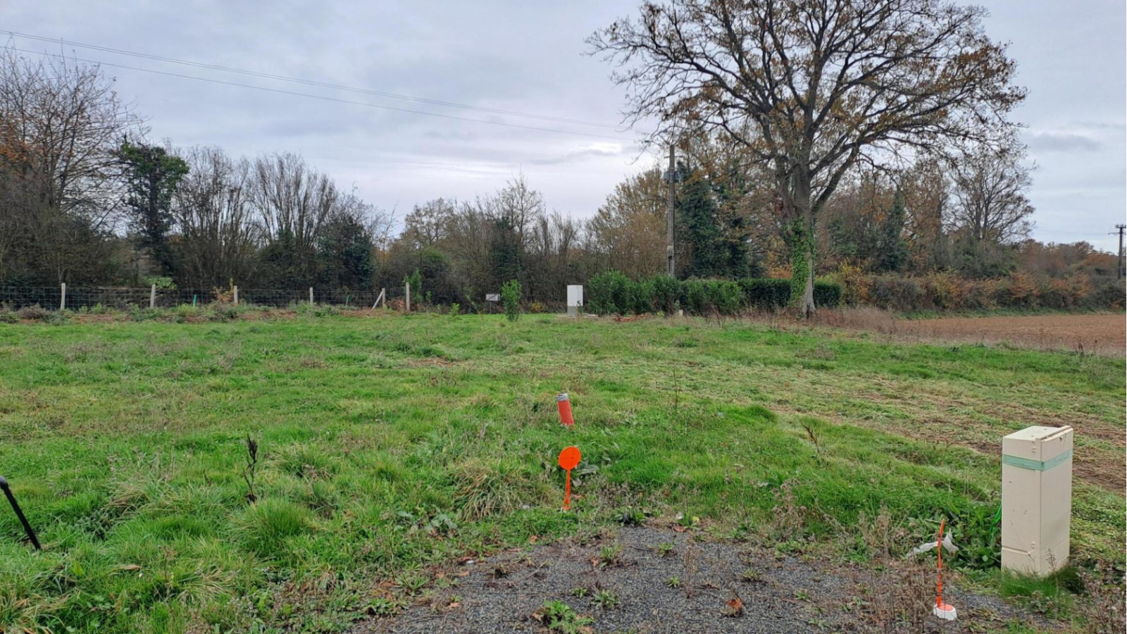 Terrain constructible de 448m2 à Soulaire-et-Bourg/ image 1