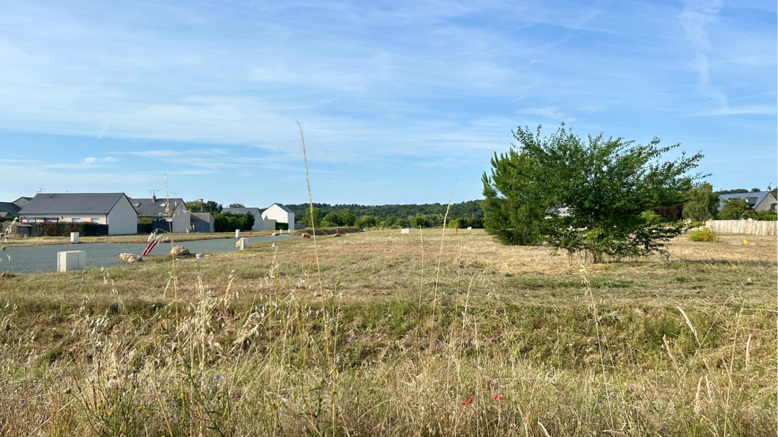 Terrain constructible de 414m2 à Rives-du-Loir-en-Anjou/ image 1