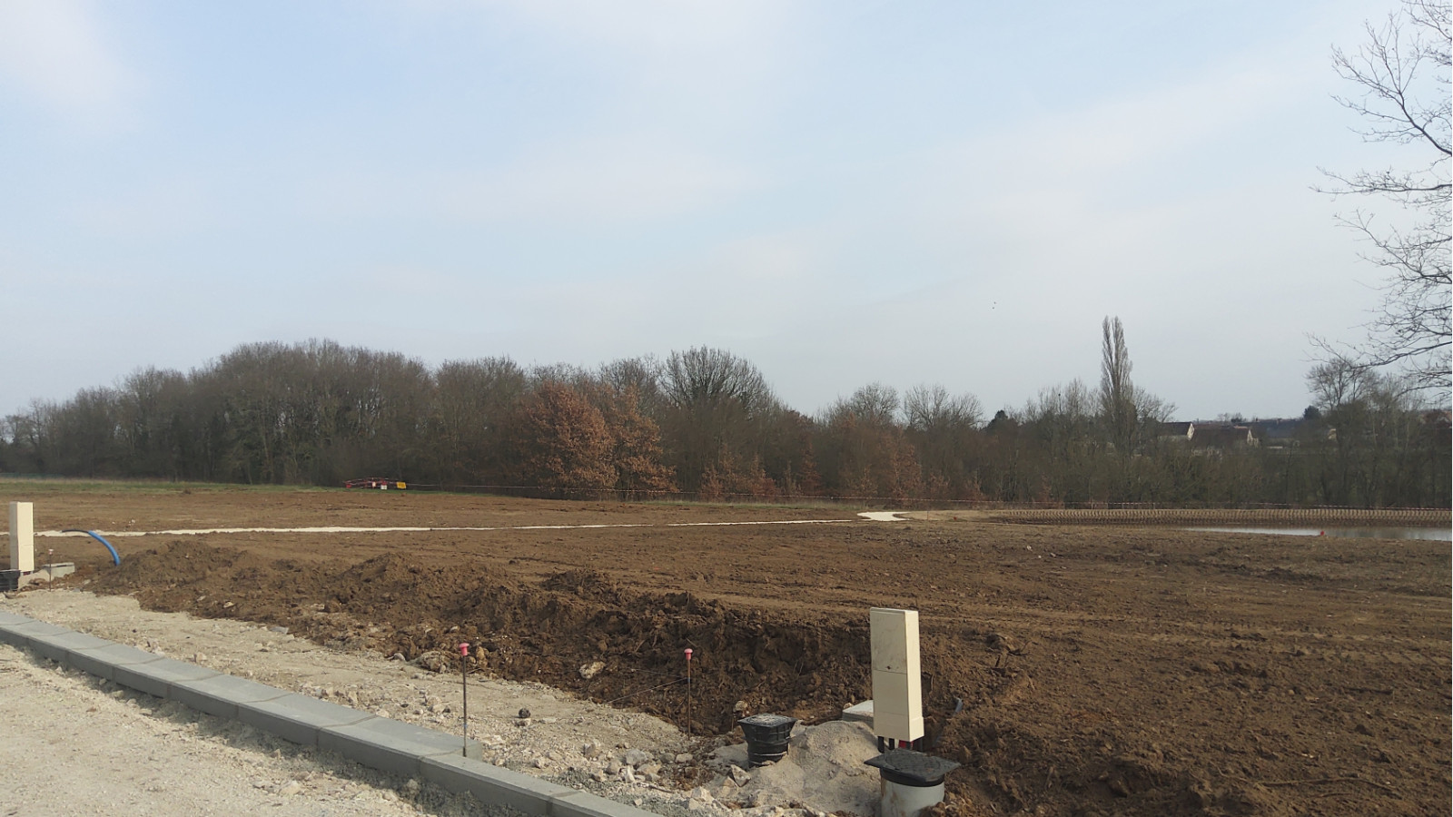 Terrain constructible de 750m2 à Saint-Amand-Longpré/ image 1