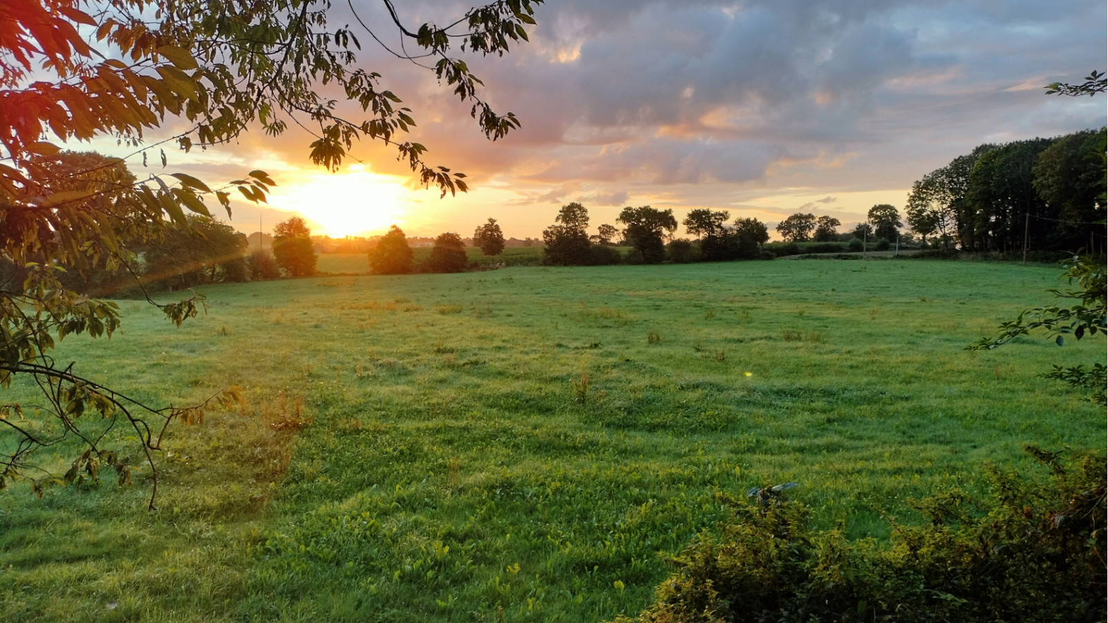 Terrain constructible de 300m2 à Saint-Péran/ image 1