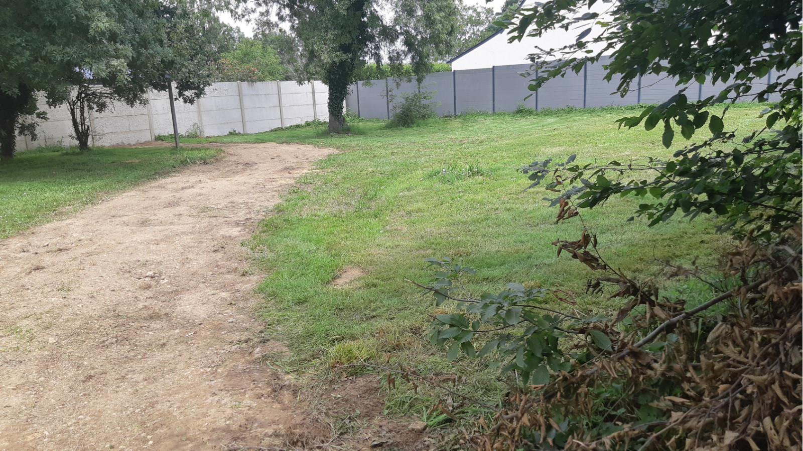Terrain constructible de 304m2 à Saint-Malo-de-Guersac/ image 1