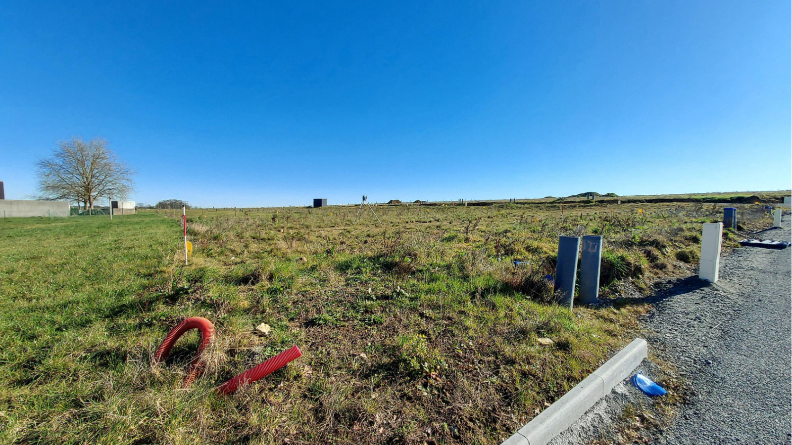 Terrain constructible de 343m2 à Essé/ image 1