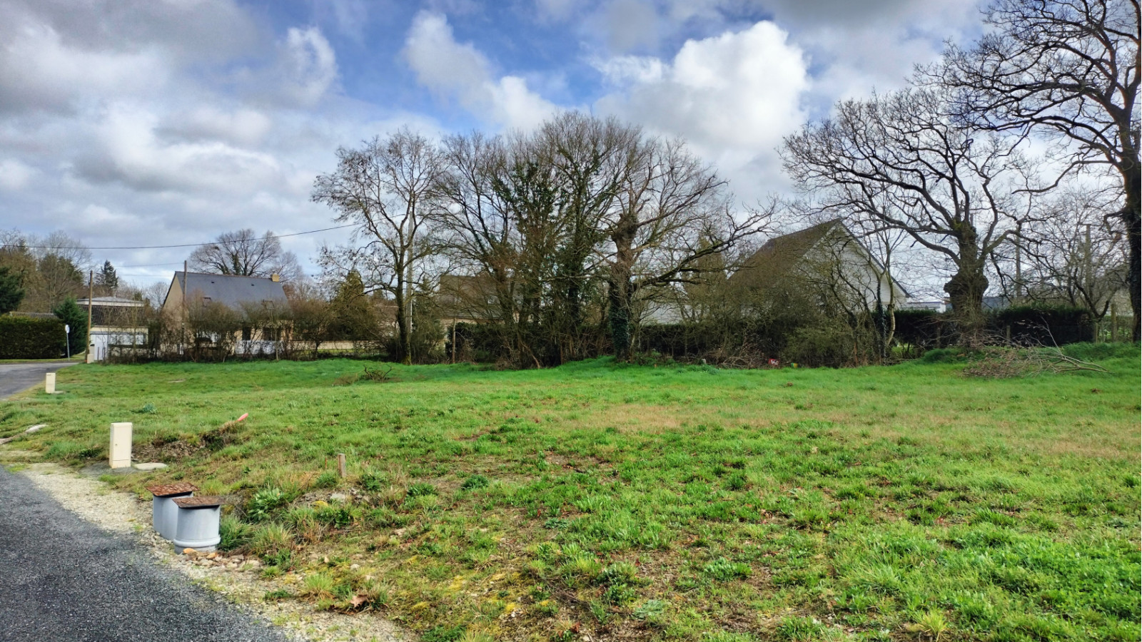 Terrain constructible de 321m2 à Andouillé-Neuville/ image 1