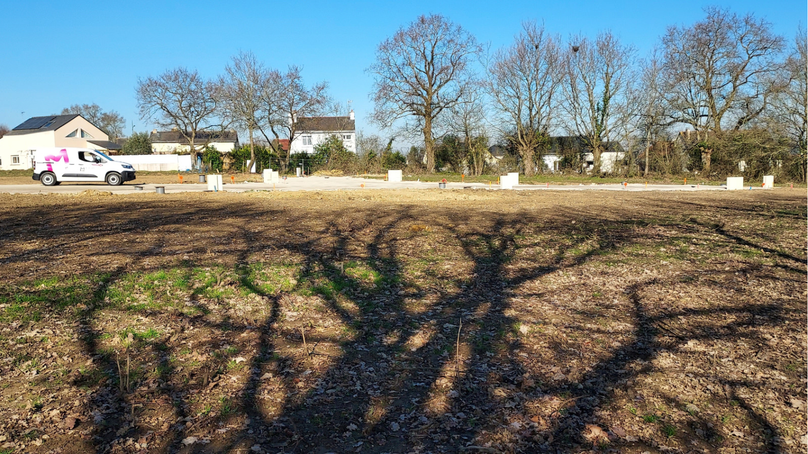 Terrain constructible de 300m2 à Monterfil/ image 1