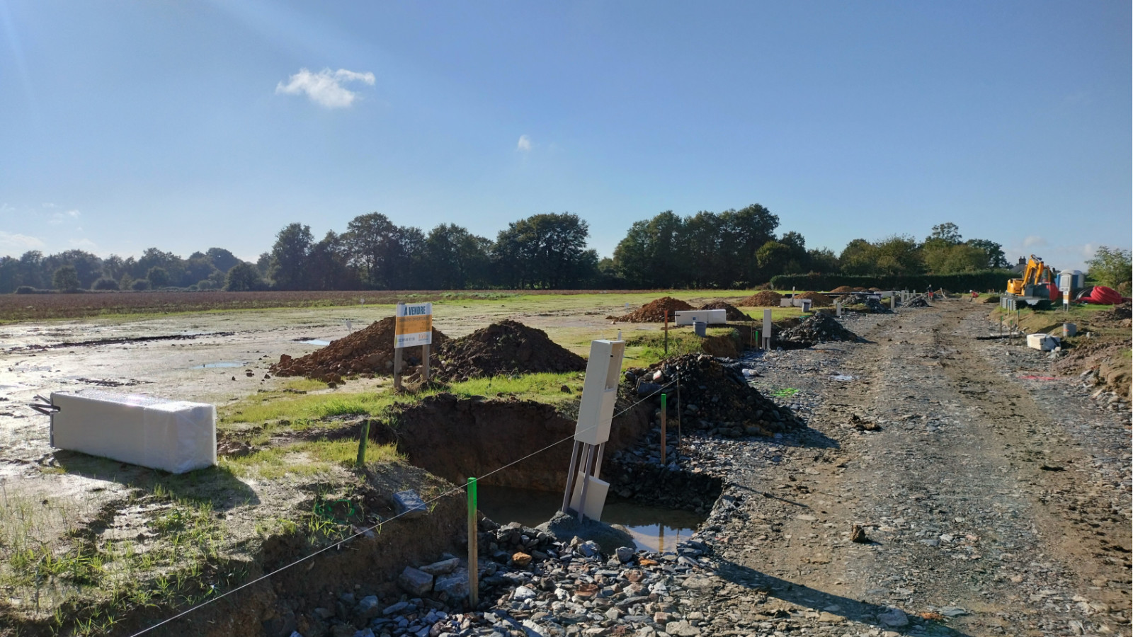 Terrain constructible de 260m2 à Guipel/ image 1