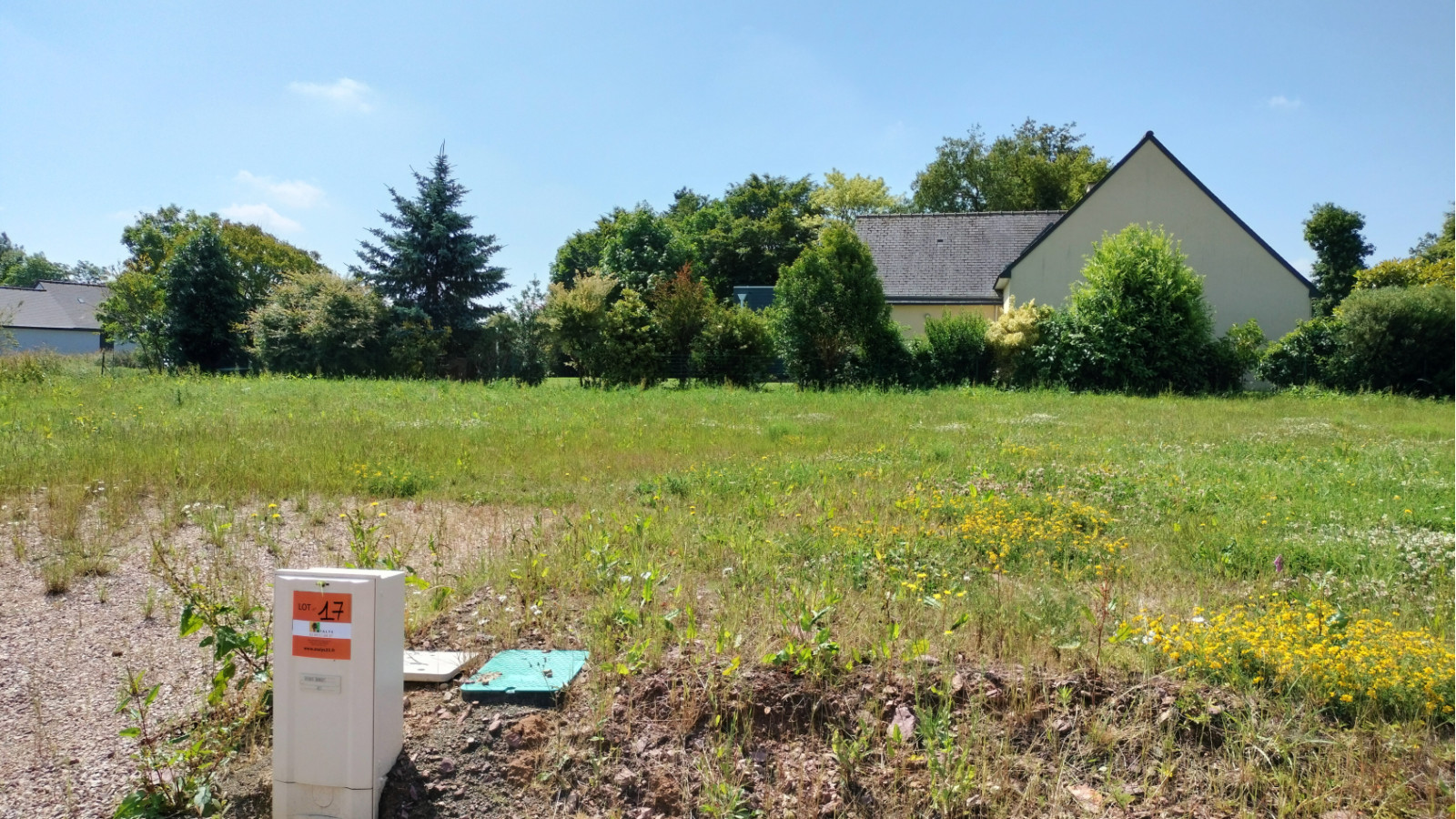 Terrain constructible de 350m2 à Monterfil/ image 1