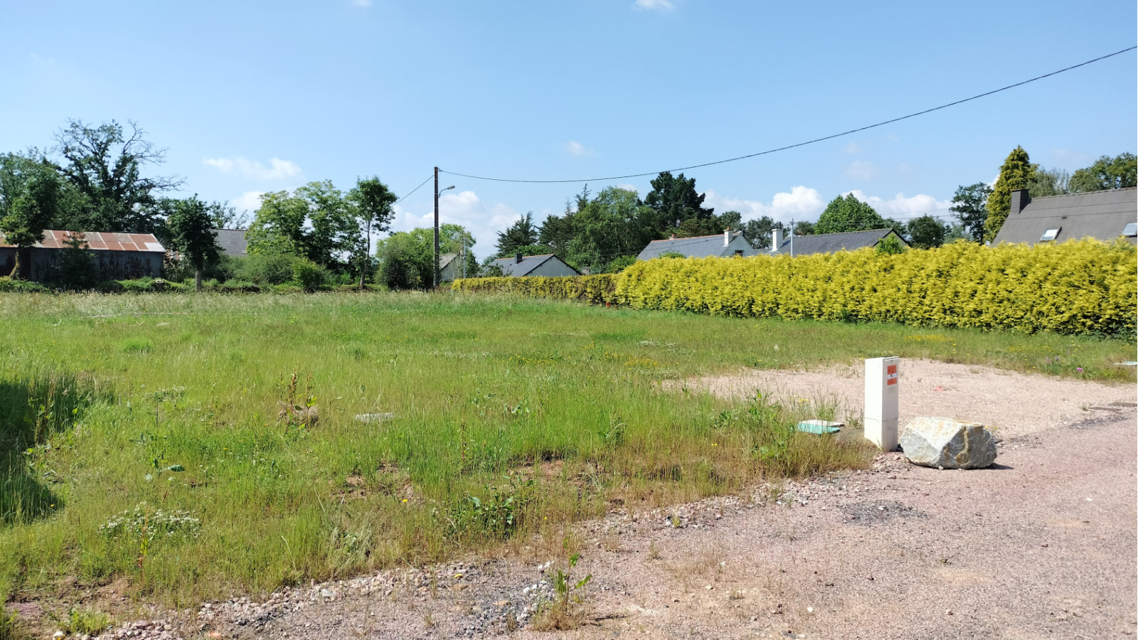 Terrain constructible de 300m2 à Cintré/ image 1