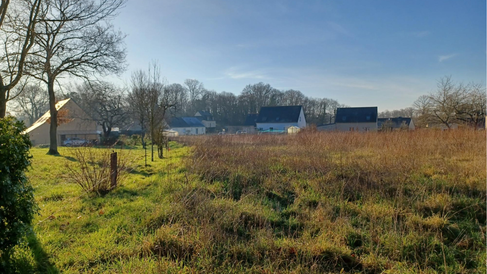 Terrain constructible de 321m2 à Andouillé-Neuville/ image 1