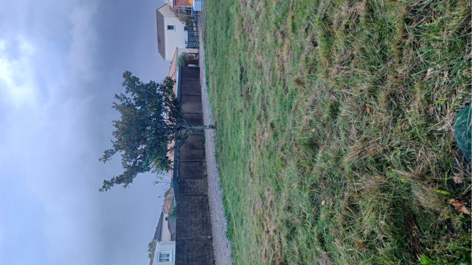 Terrain constructible de 603m2 à Pont-Saint-Martin/ image 1