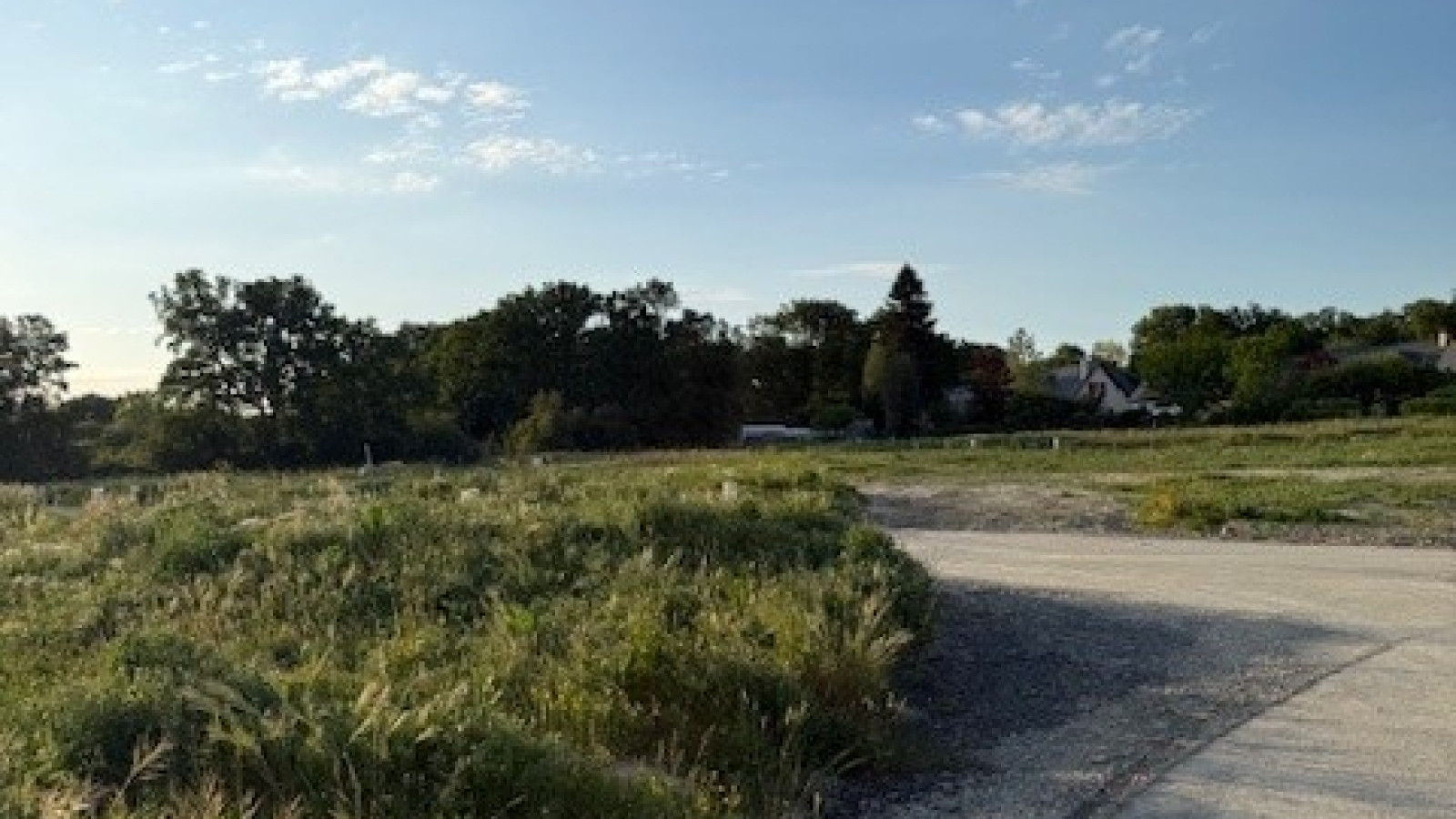 Terrain constructible de 555m2 à Bouchemaine/ image 1