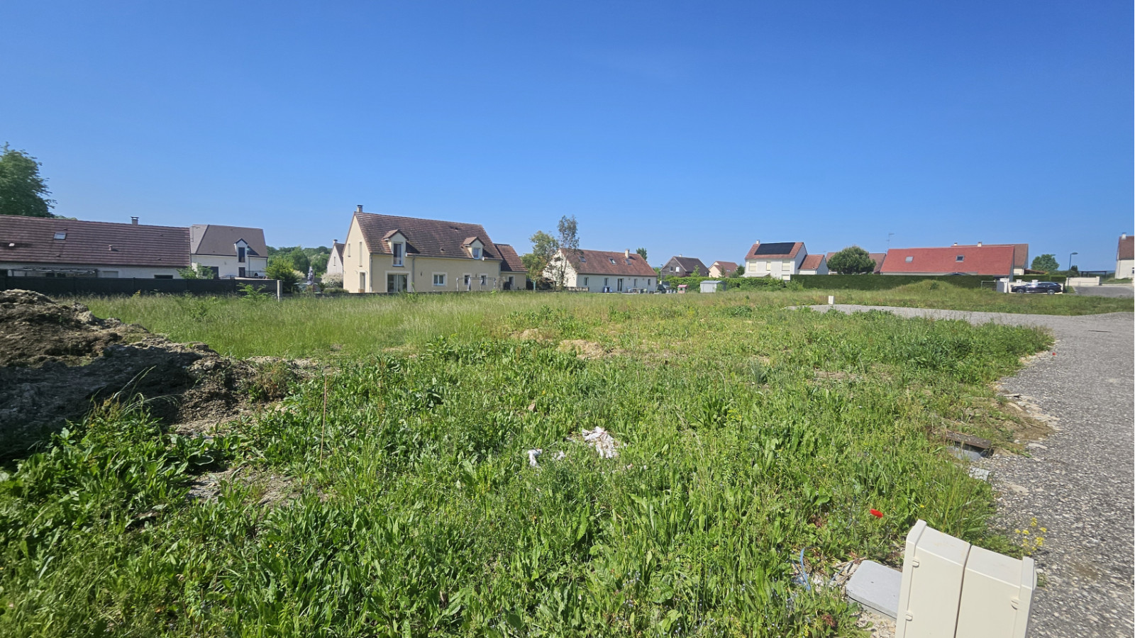 Terrain constructible de 848m2 à Broindon/ image 1