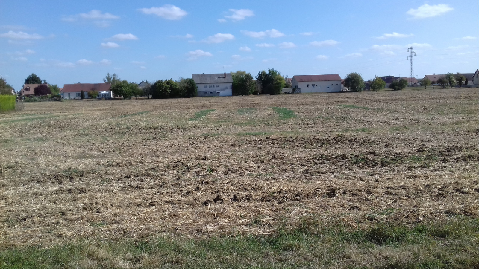 Terrain constructible de 1204m2 à Chevillon-sur-Huillard/ image 1