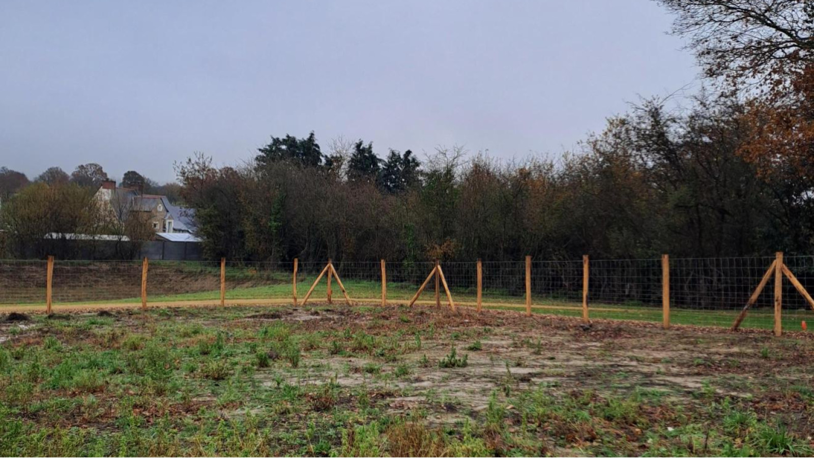 Terrain constructible de 449m2 à Segré-en-Anjou Bleu/ image 1
