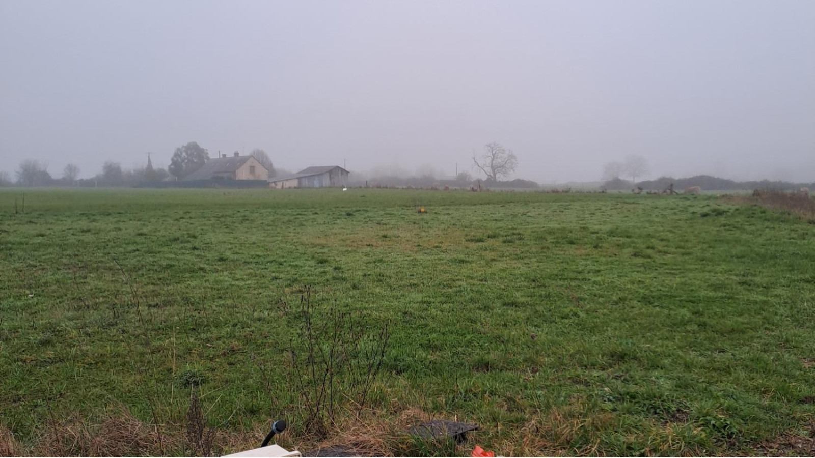 Terrain constructible de 588m2 à Morannes sur Sarthe-Daumeray/ image 1