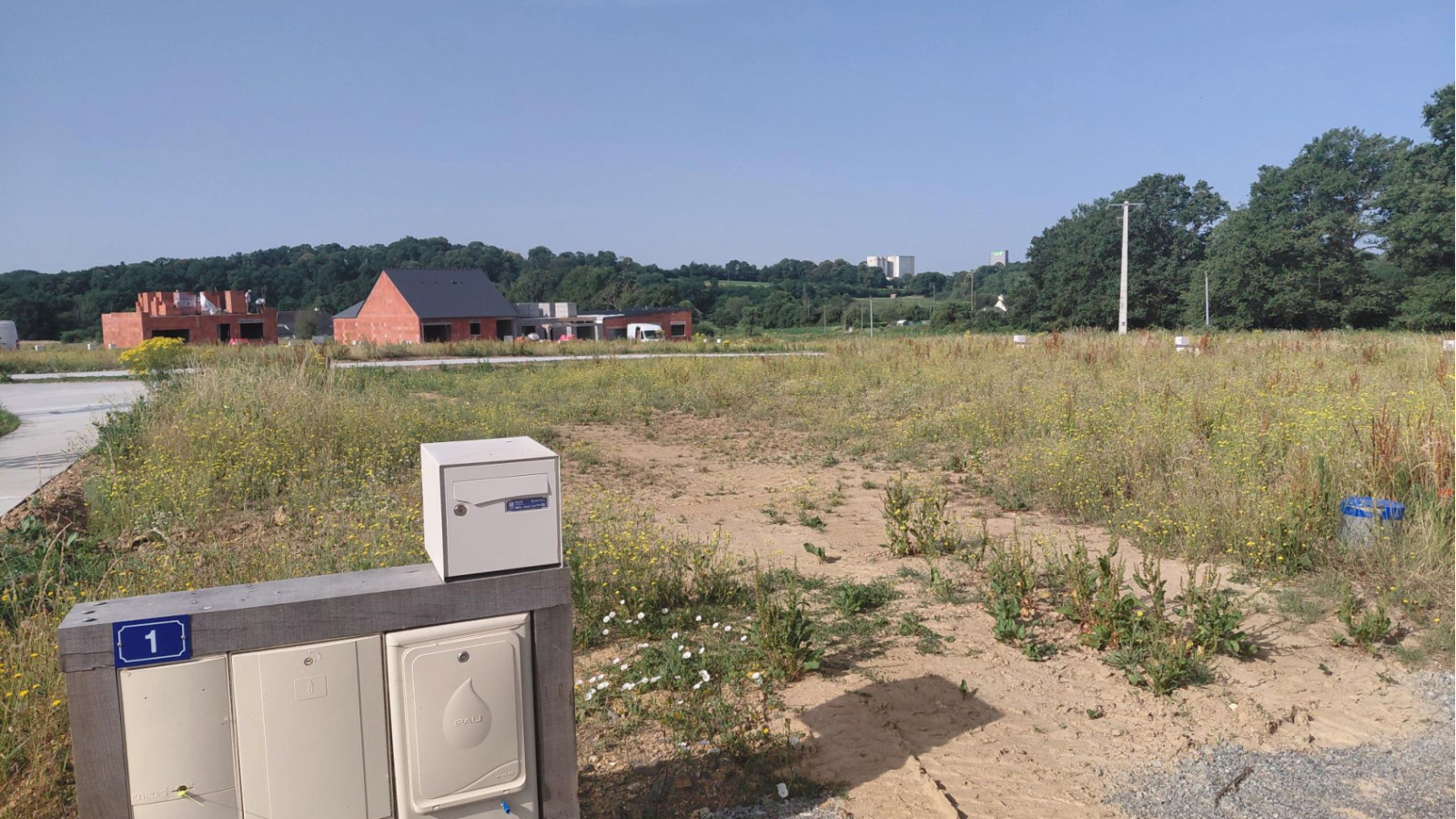 Terrain constructible de 484m2 à Montauban-de-Bretagne/ image 1