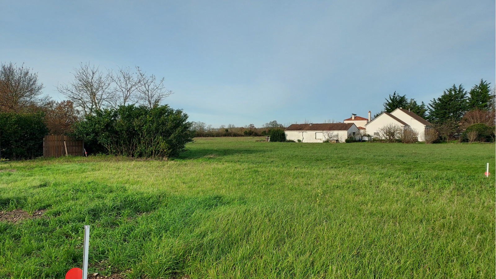 Terrain constructible de 392m2 à La Dominelais/ image 1