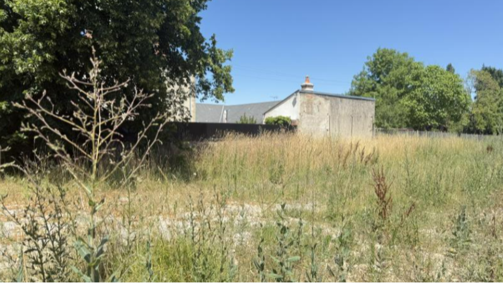 Terrain constructible de 740m2 à Mardié/ image 1