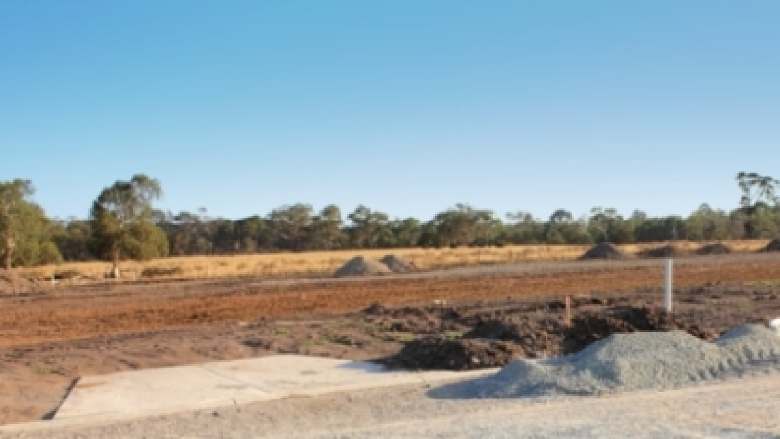 Terrain constructible de 685m2 à Saint-Julien-l'Ars/ image 1