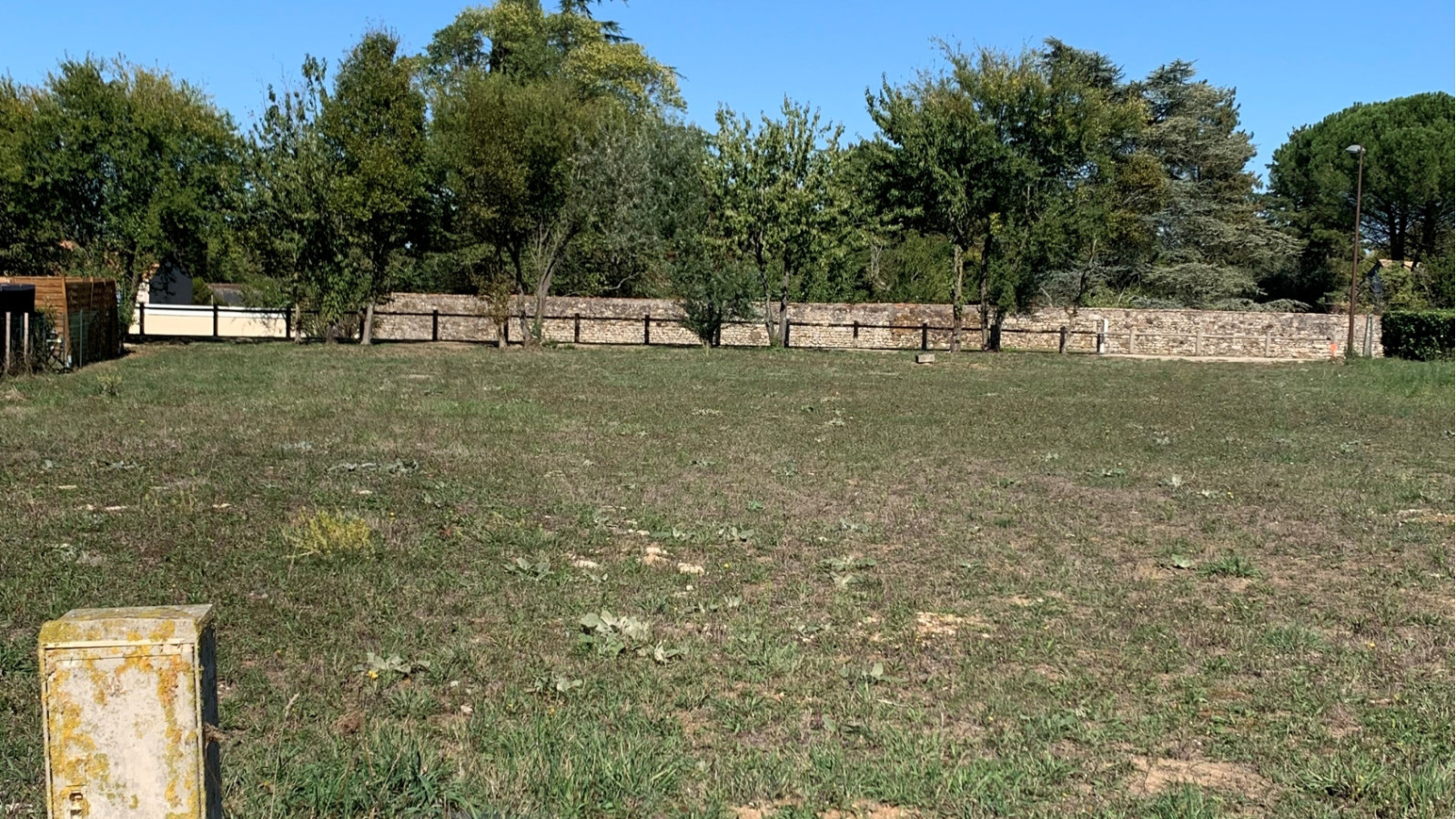 Terrain constructible de 394m2 à La Garnache/ image 1