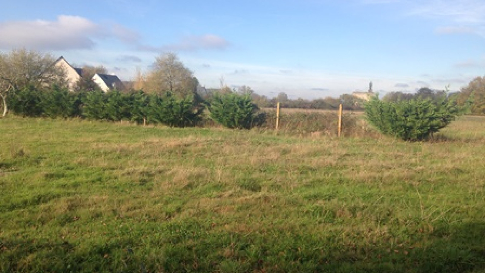Terrain constructible de 463m2 à Nouzilly/ image 1