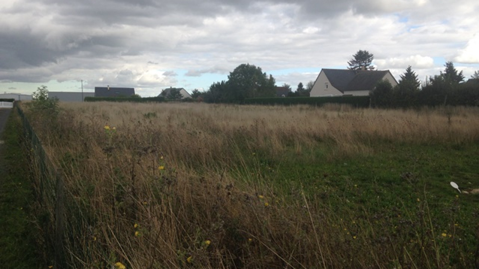 Terrain constructible de 553m2 à Montbazon/ image 1