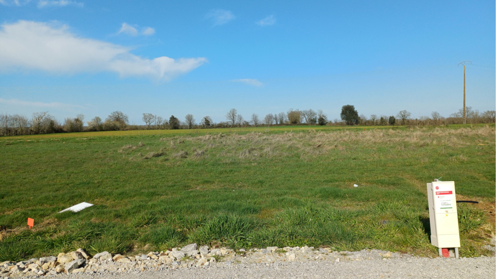 Terrain constructible de 464m2 à Brem-sur-Mer/ image 1
