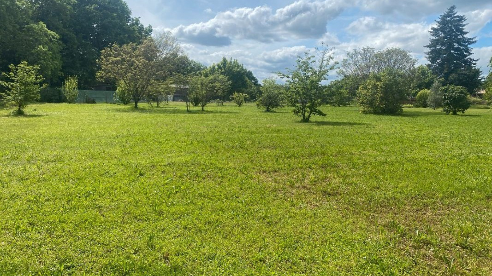 Terrain constructible de 1990m2 à Gans/ image 1