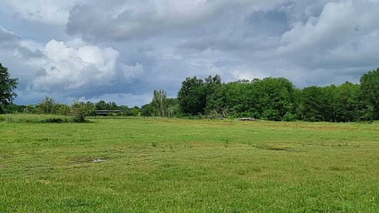 Terrain constructible de 415m2 à Saint-Médard-en-Jalles/ image 1