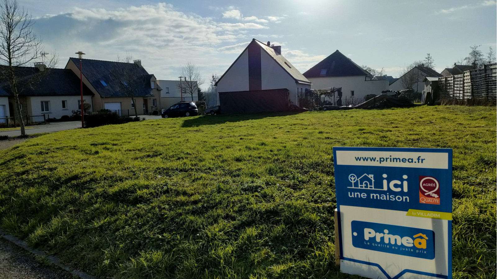 Terrain constructible de 300m2 à Saint-Péran/ image 1