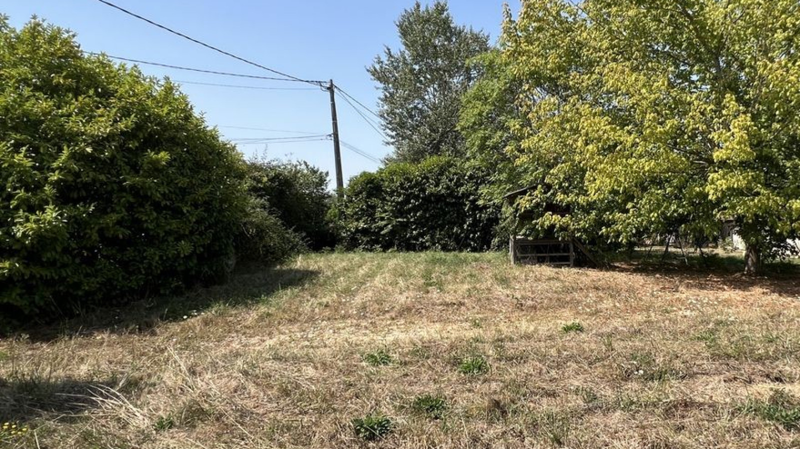 Terrain constructible de 830m2 à Soussans/ image 1