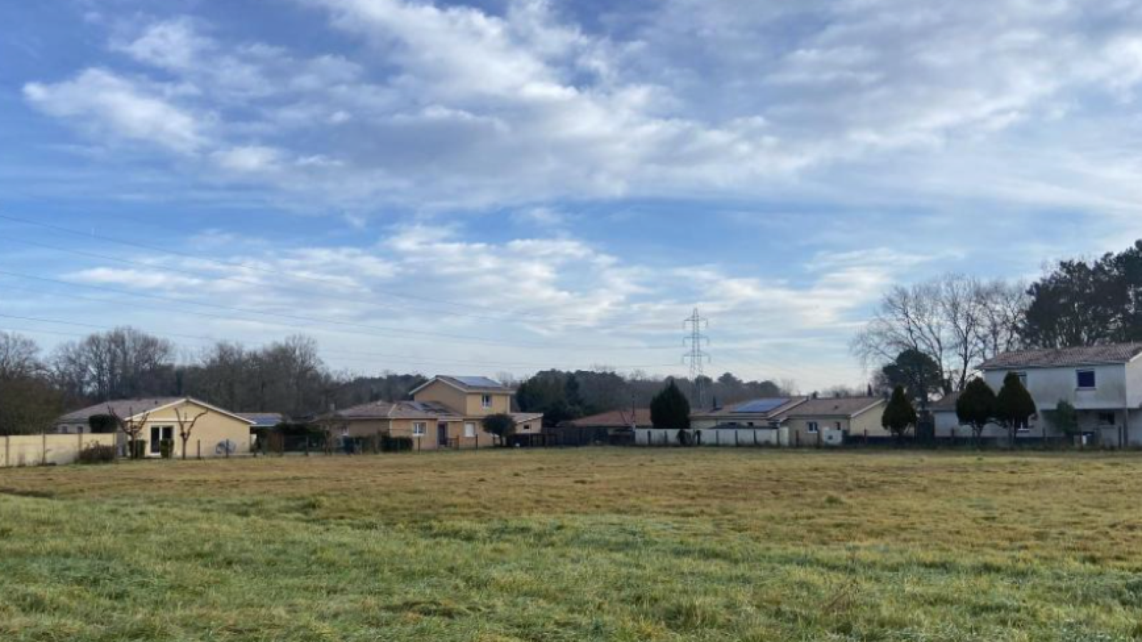 Terrain constructible de 601m2 à Léognan/ image 1